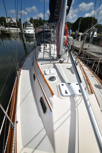 Beacon Yacht Photos Pics 