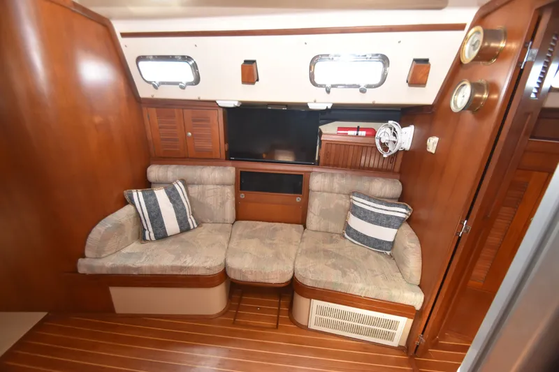 Beacon Yacht Photos Pics 