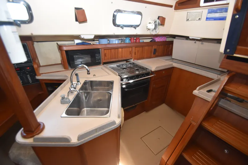 Beacon Yacht Photos Pics 