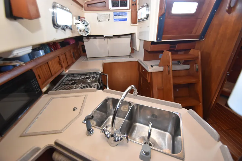 Beacon Yacht Photos Pics 