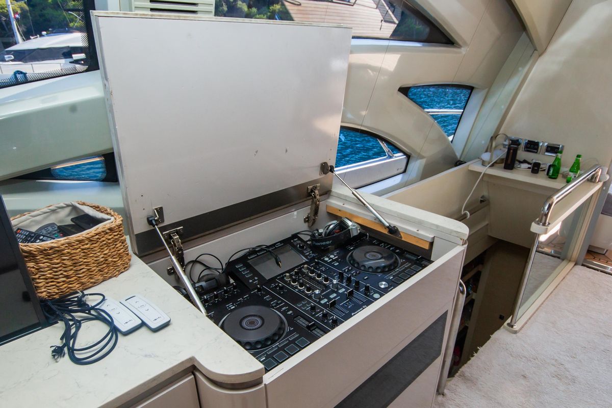 2007 Azimut 86 
