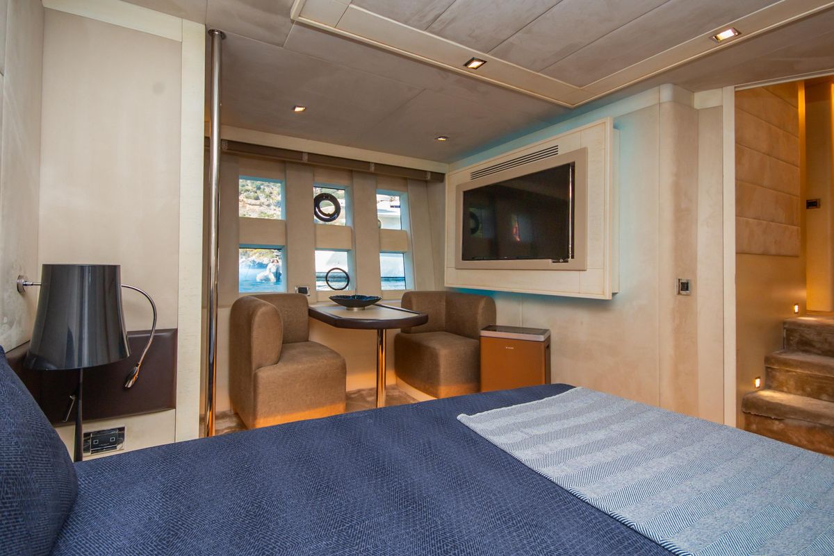 2007 Azimut 86 
