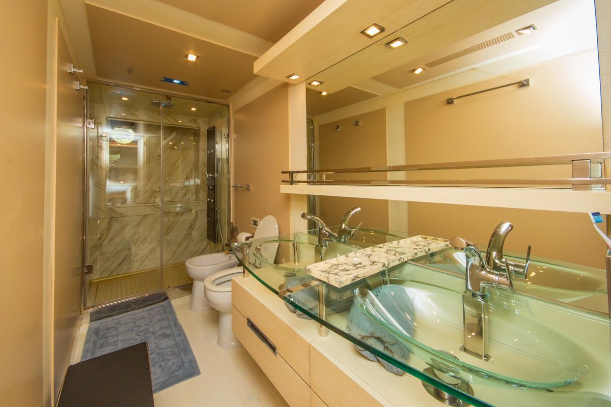 2007 Azimut 86 