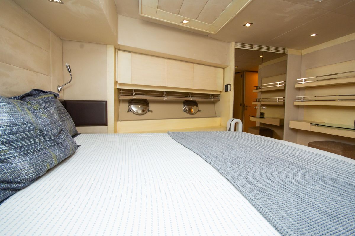 2007 Azimut 86 