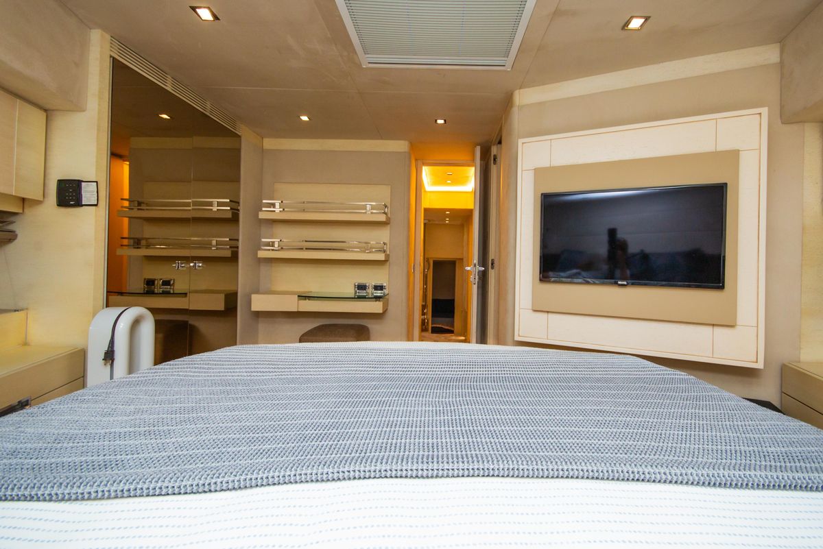 2007 Azimut 86 