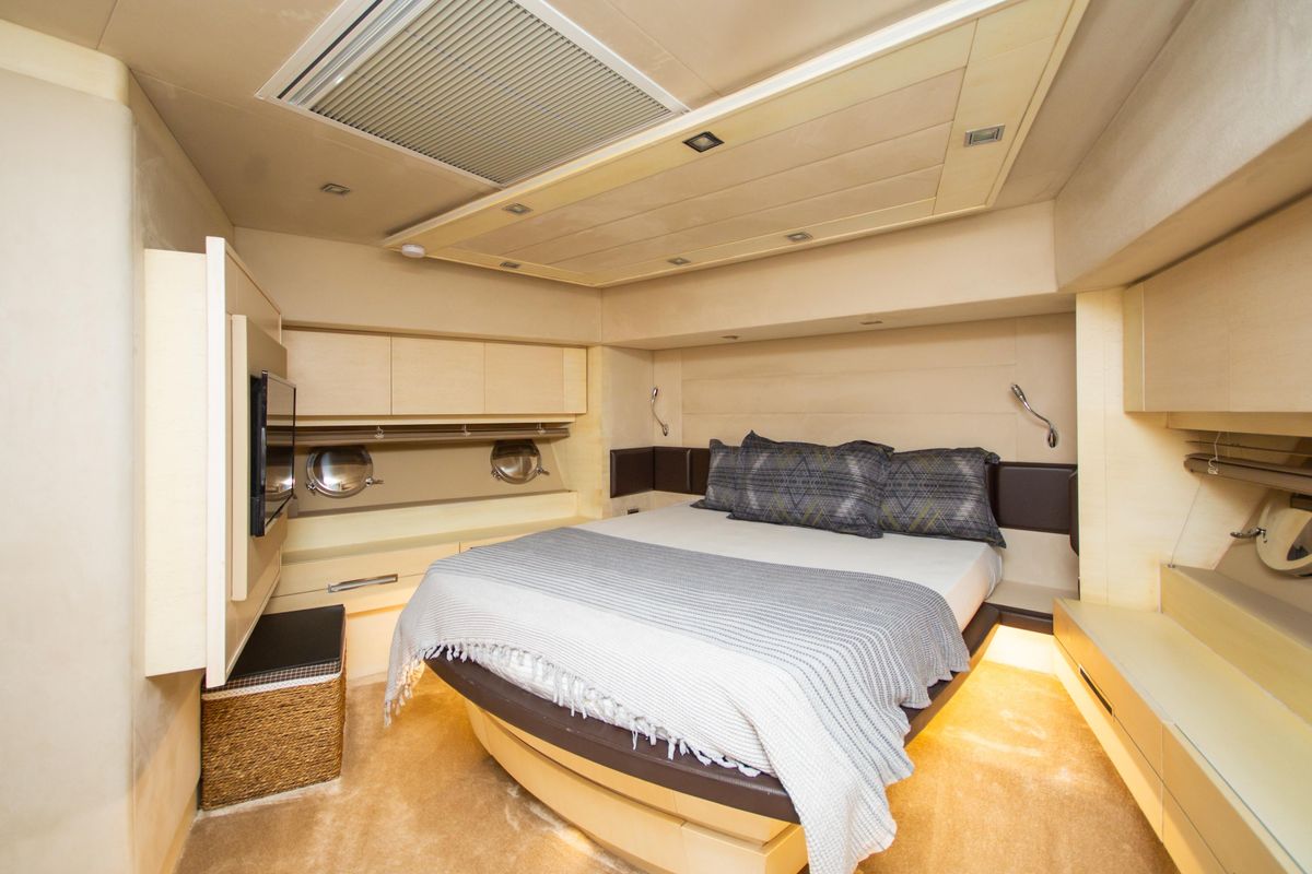 2007 Azimut 86 