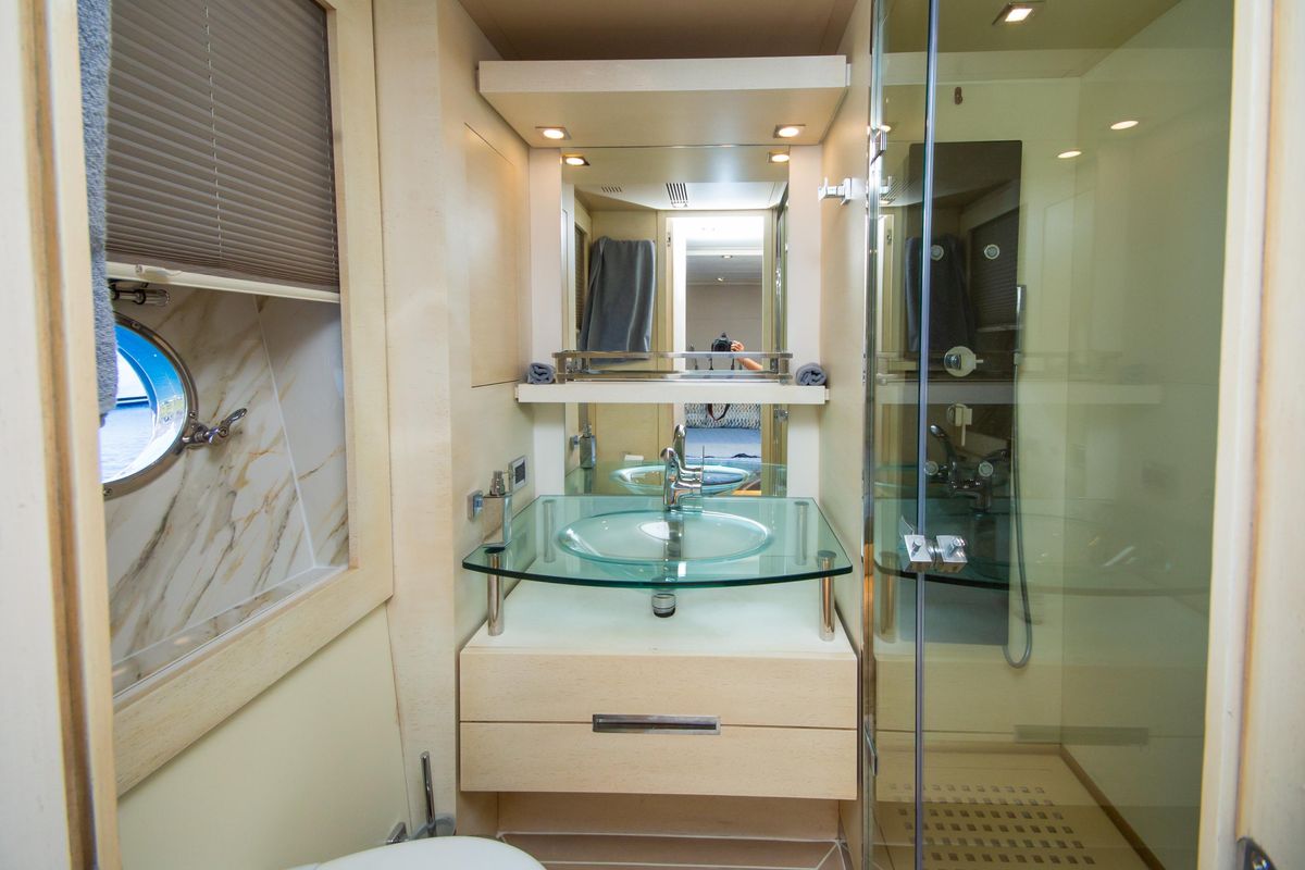 2007 Azimut 86 