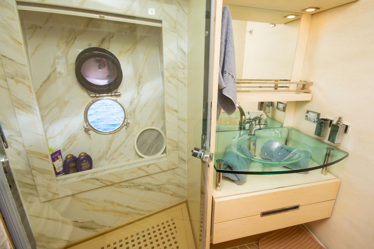 2007 Azimut 86 