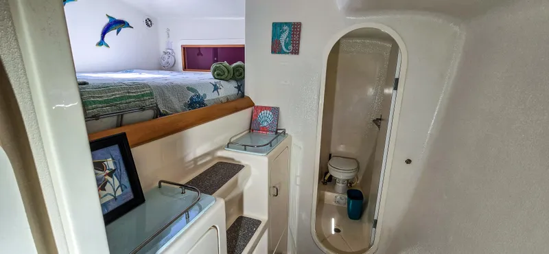 Makai Yacht Photos Pics Interior of 1997 Voyage Mayotte 50 yacht with cozy bedroom and compact bathroom.