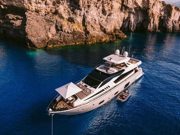 2010 Ferretti Yachts 82 