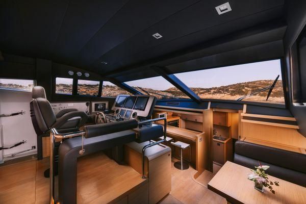2010 Ferretti Yachts 82 