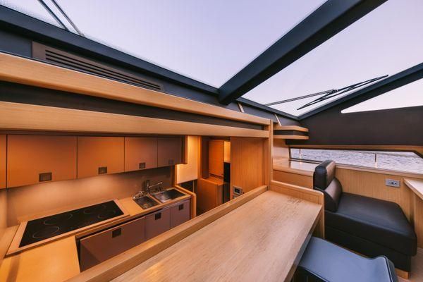 2010 Ferretti Yachts 82 