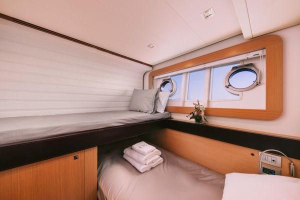 2010 Ferretti Yachts 82 