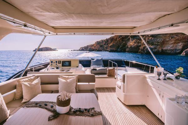 2010 Ferretti Yachts 82 
