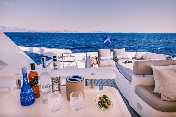 2010 Ferretti Yachts 82 