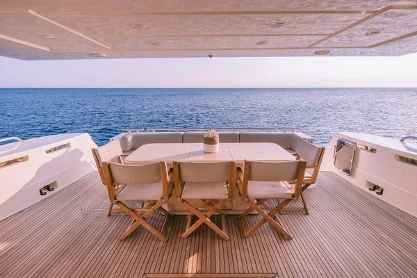2010 Ferretti Yachts 82 