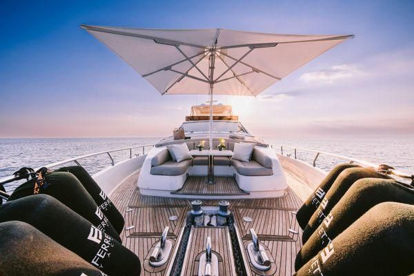 2010 Ferretti Yachts 82 