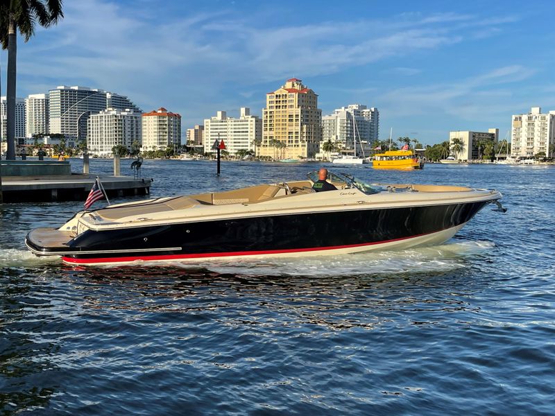 2015 Chris-Craft 32 Launch