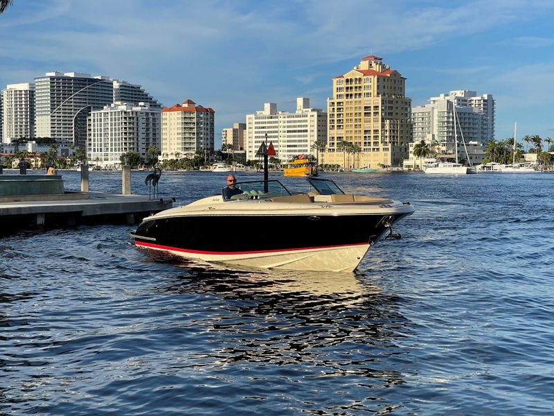 2015 Chris-Craft 32 Launch