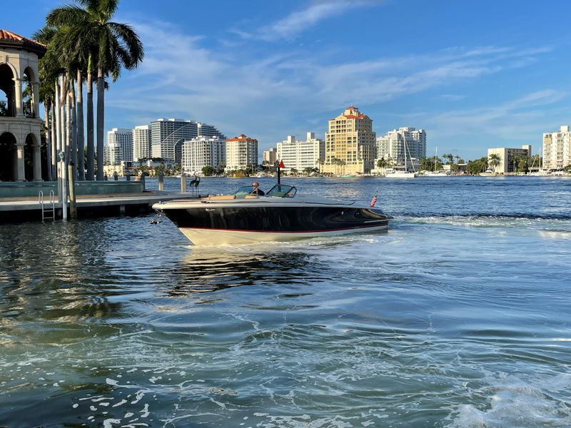 2015 Chris-Craft 32 Launch