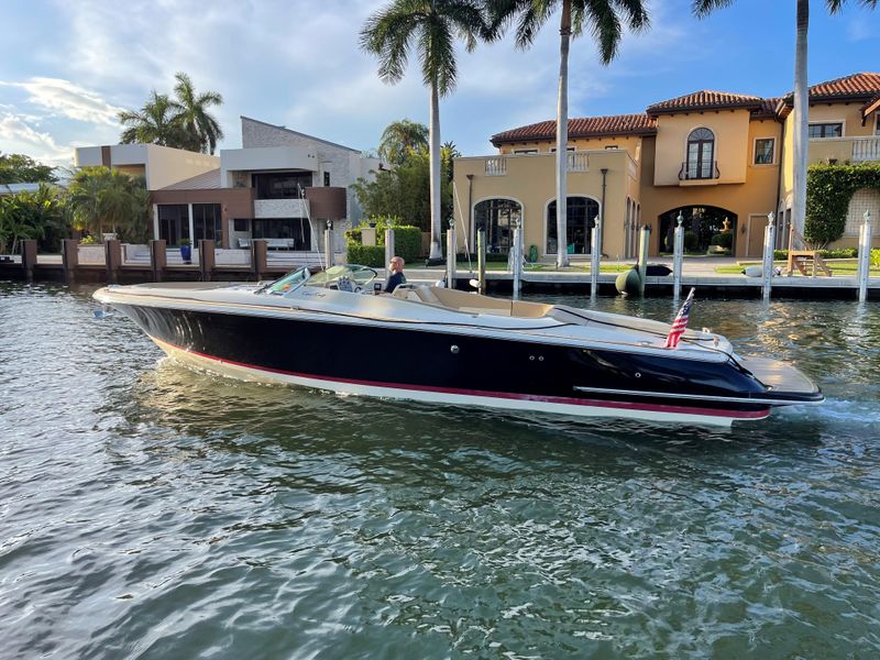 2015 Chris-Craft 32 Launch