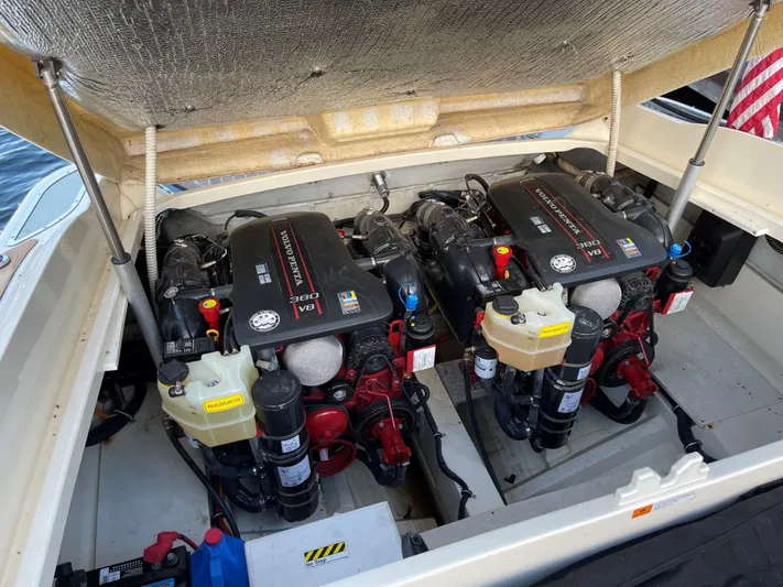 Grato Yacht Photos Pics 2015 Chris-Craft 32 Launch engine compartment with dual inboard motors.