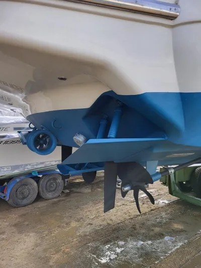  Yacht Photos Pics 2006 Cranchi 48 Fly yacht hull and propeller detail on trailer.