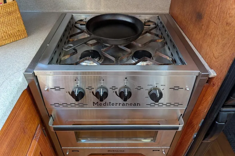 Innovation Yacht Photos Pics Stainless steel Mediterranean stove with cast iron pan on Tollycraft 54 Custom Cockpit Motor Yacht.