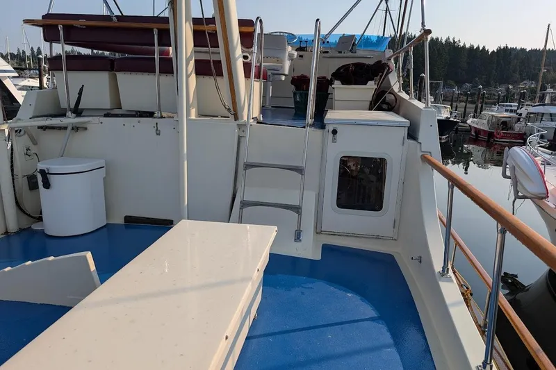 Innovation Yacht Photos Pics 1978 Tollycraft 54 Custom Cockpit Motor Yacht with blue deck and marina view.