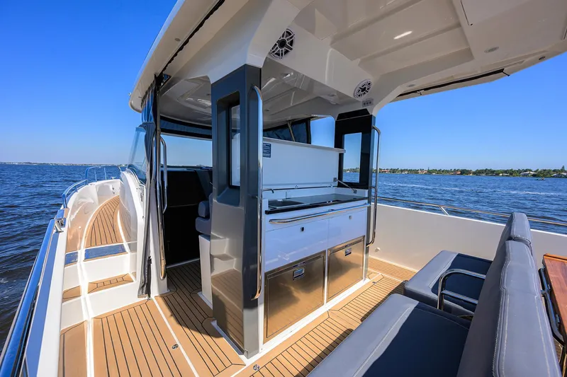 Remedy22 Yacht Photos Pics 