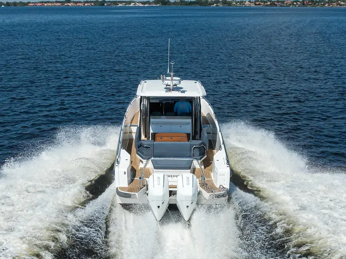 Remedy22 Yacht Photos Pics 