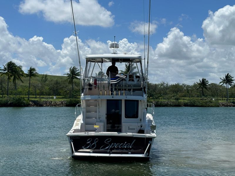 2005 Silverton 38 Convertible