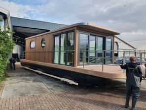 2023 Lotus Houseboat 12