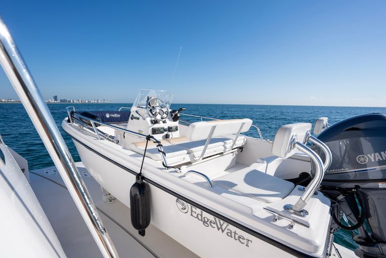 2017-75-hatteras-m75-panacea