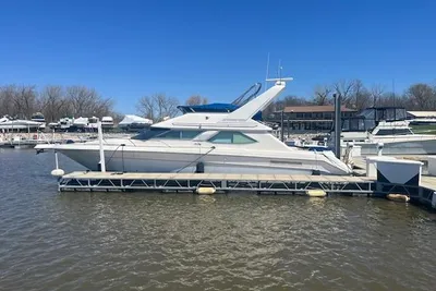 Sea Ray 440 Express Bridge