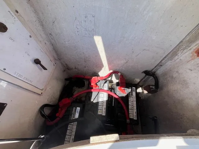 Papa's 7 II Yacht Photos Pics Battery compartment of 1995 Sea Ray 440 Express Bridge with wiring and control panel.