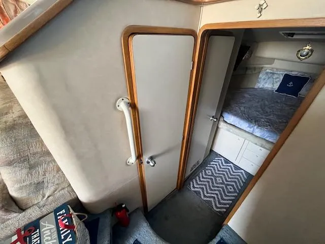 Papa's 7 II Yacht Photos Pics Interior of 1995 Sea Ray 440 Express Bridge, featuring cozy cabin and nautical decor.