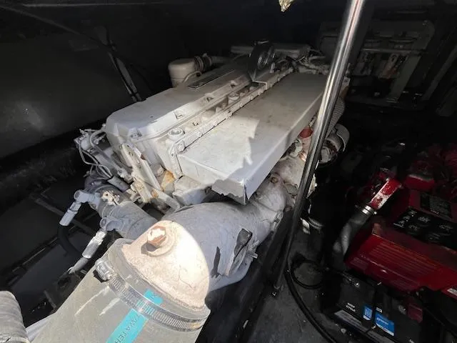 Papa's 7 II Yacht Photos Pics Engine compartment of a 1995 Sea Ray 440 Express Bridge boat.