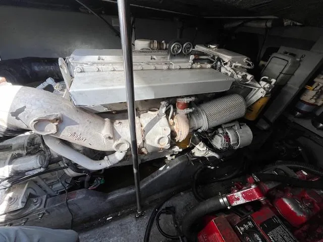 Papa's 7 II Yacht Photos Pics Engine compartment of a 1995 Sea Ray 440 Express Bridge boat, showcasing mechanical components.