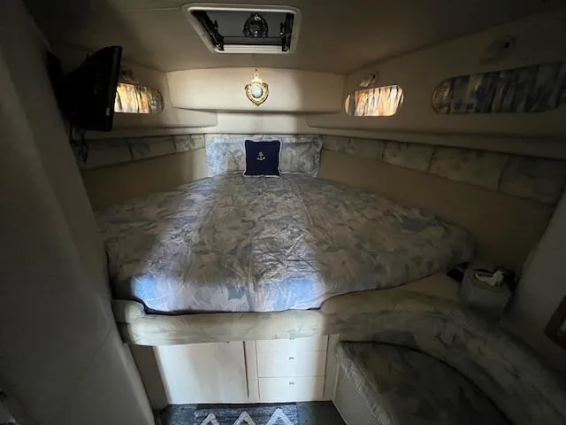 Papa's 7 II Yacht Photos Pics 1995 Sea Ray 440 Express Bridge cabin with cozy bed and nautical decor.