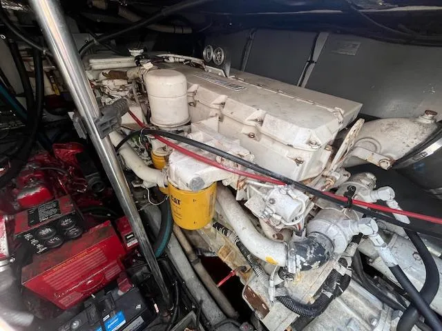 Papa's 7 II Yacht Photos Pics Engine compartment of a 1995 Sea Ray 440 Express Bridge boat.