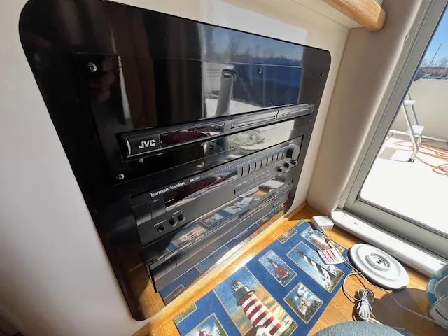 Papa's 7 II Yacht Photos Pics Audio system on a 1995 Sea Ray 440 Express Bridge yacht, featuring JVC and Harman Kardon components.