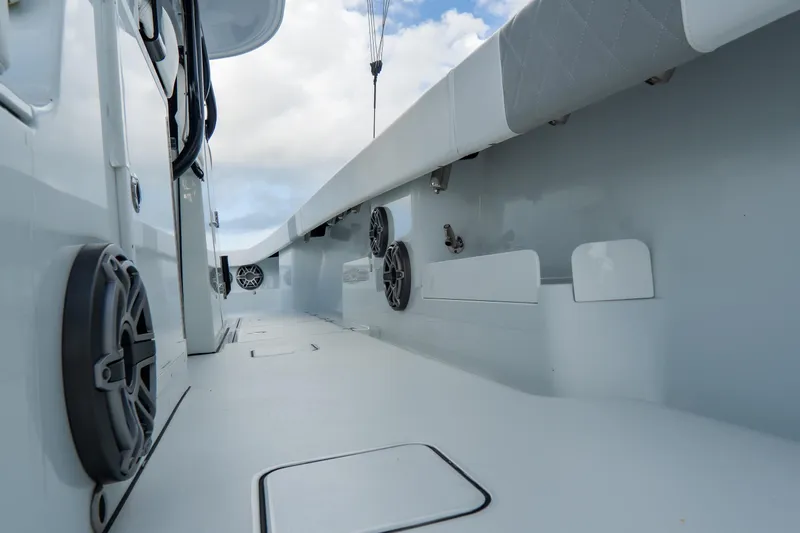  Yacht Photos Pics 2024 Freeman 38 boat interior with speakers and sleek design.