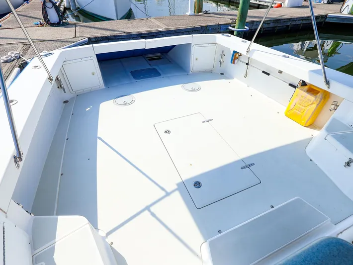  Yacht Photos Pics Spacious deck of 2004 True North 38 boat at marina.