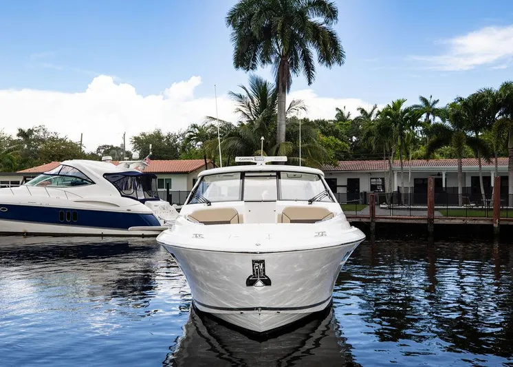 Bahama Momba Yacht Photos Pics 