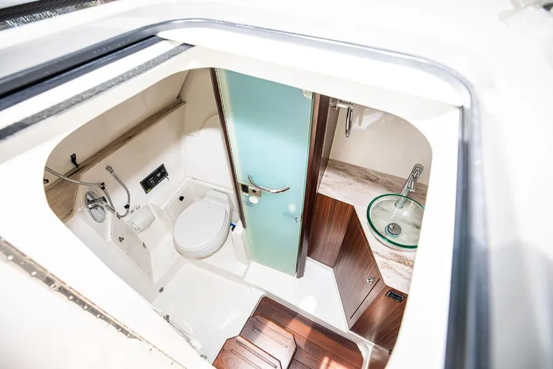 Bahama Momba Yacht Photos Pics 