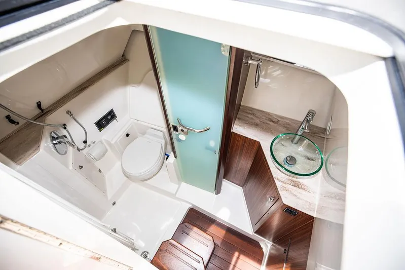 Bahama Momba Yacht Photos Pics 