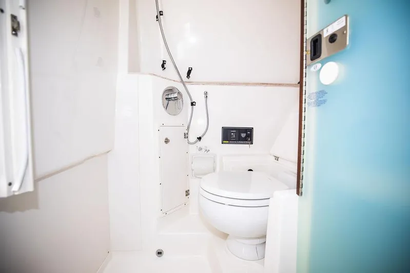 Bahama Momba Yacht Photos Pics 