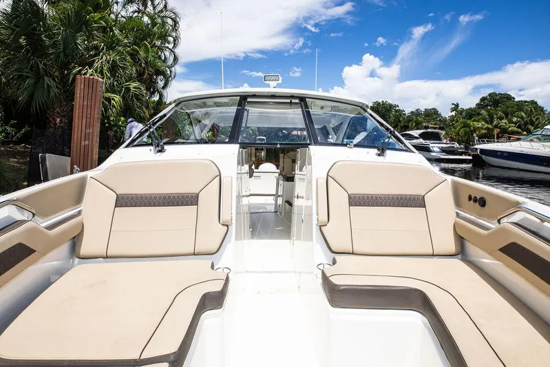 Bahama Momba Yacht Photos Pics 