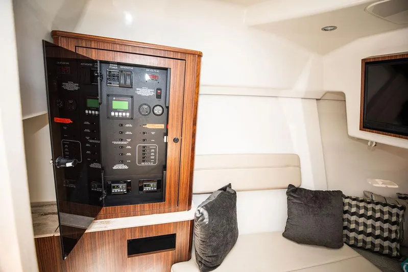 Bahama Momba Yacht Photos Pics 